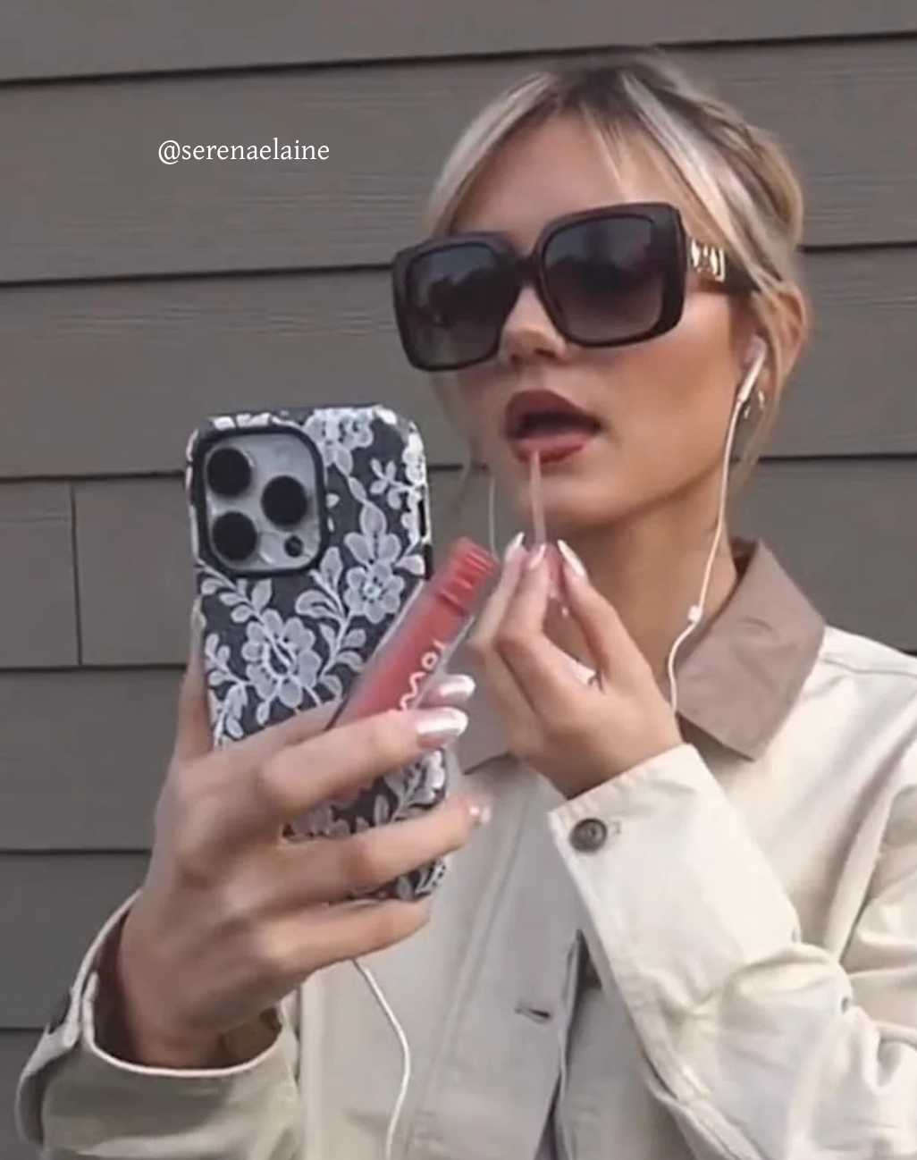 White Lace Phone Case (MagSafe)
